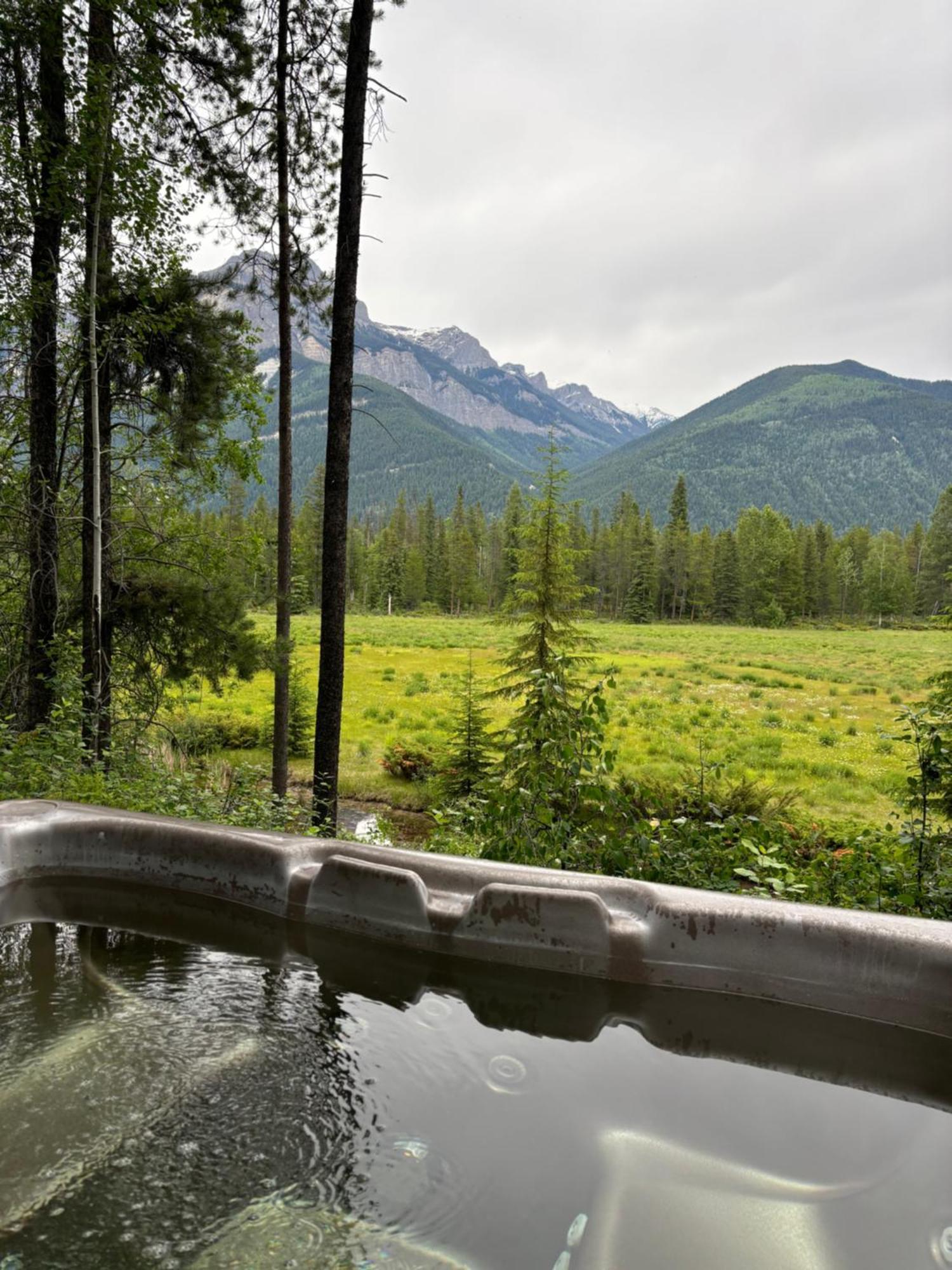 Rocky Mountain Cabins And Home Golden Exteriör bild